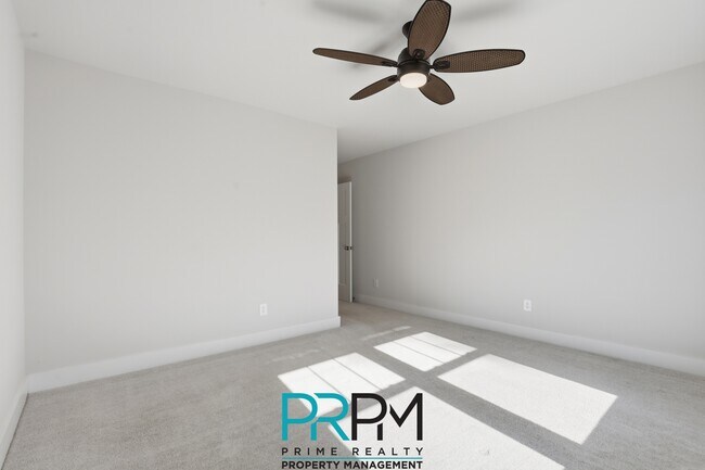 Building Photo - 2 Thornfield Dr