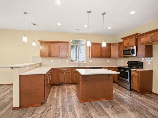 Building Photo - ***COMING SOON 11/2025*** Welcome Home to ...