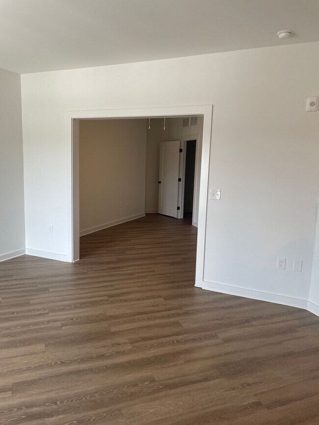 Building Photo - Studio Apartment in The Ontario in Nashville