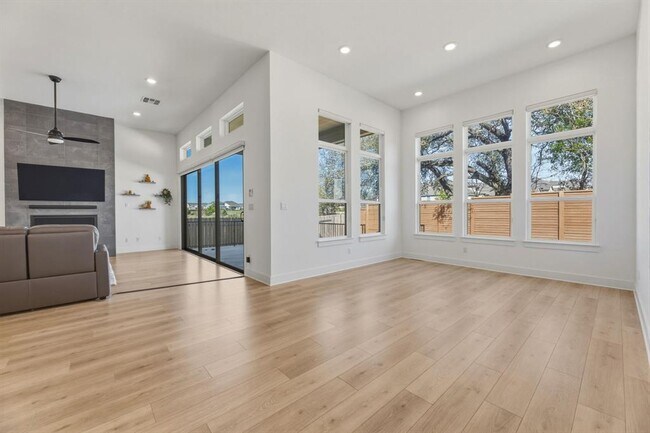 Building Photo - 2941 Delaware St