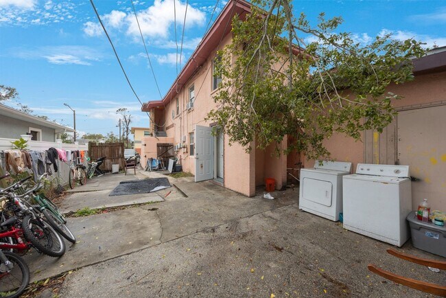 Building Photo - 1116 Upton Ct S