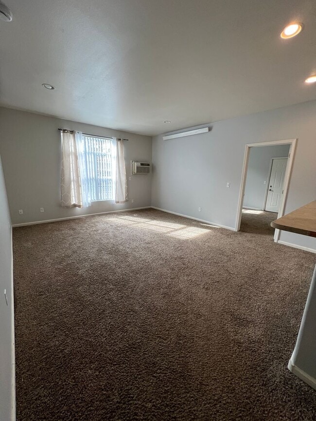 Building Photo - 1920 Monte Vista Dr