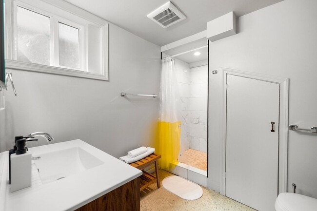 Building Photo - Mid-Century Classic! 3bd/3ba 2700 sf Short Term- FULLY FURNISHED!