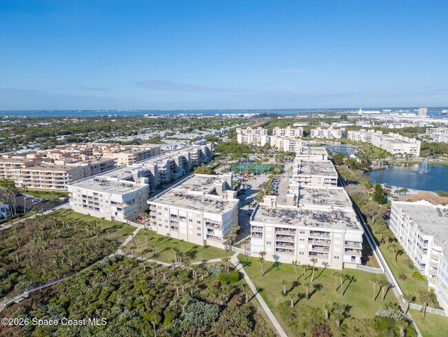Building Photo - 606 Shorewood Dr