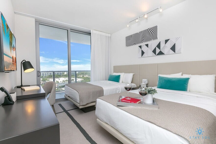 Building Photo - 4010 S Ocean Dr