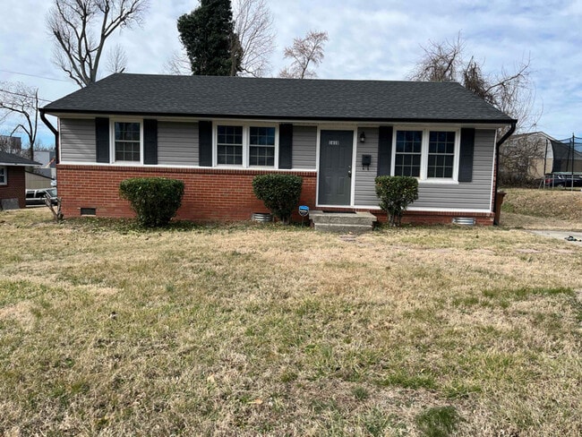 Building Photo - 1610 Eastwood Ave