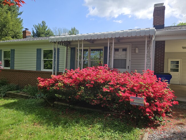 Building Photo - 3239 Lander Rd