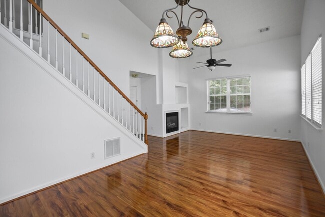 Building Photo - 308 W Oaks Trail