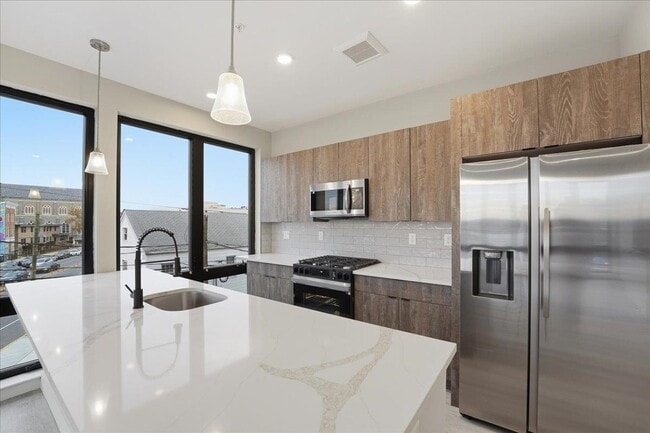 Building Photo - 3516 John F. Kennedy Blvd