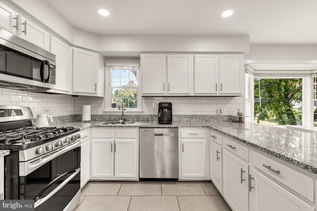 Building Photo - 10855 Lockwood Dr