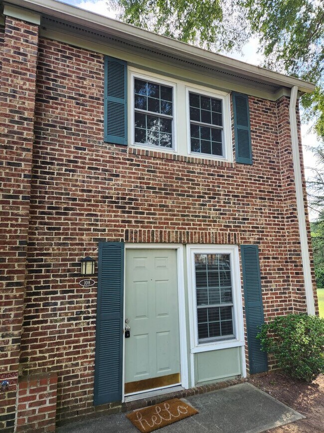 Building Photo - Canterbury Townhomes