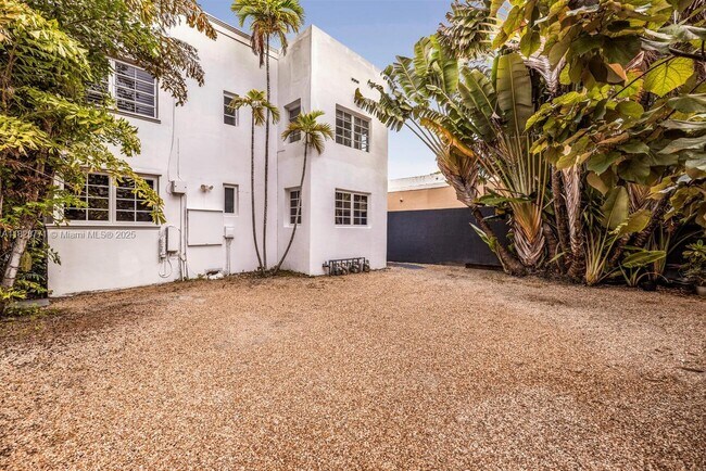 Building Photo - 305 Jefferson Ave