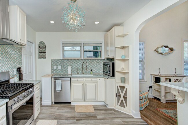 Building Photo - Discover the charm of this FULLY FURNISHED...