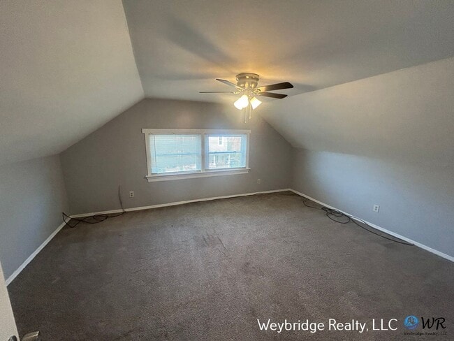 Building Photo - 862 Academy Ave
