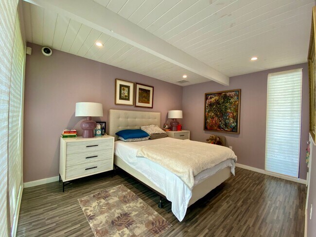 Building Photo - Modernized Eichler Masterpiece