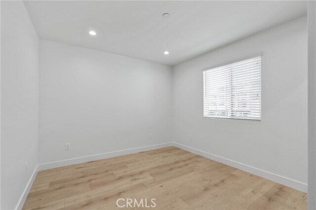 Building Photo - 11140 Woodley Ave