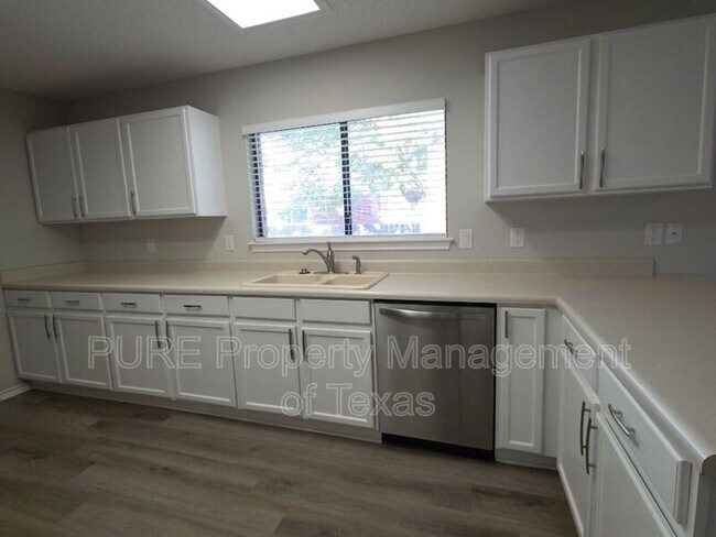 Building Photo - 1406 Bullhill Cove