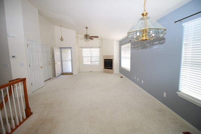 Building Photo - Amazing 5 bedroom home in Desirable Crown Hill Mesa on West Side of town