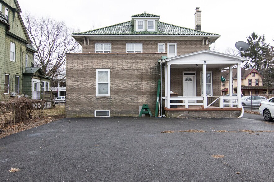 Building Photo - 131 Hawley St