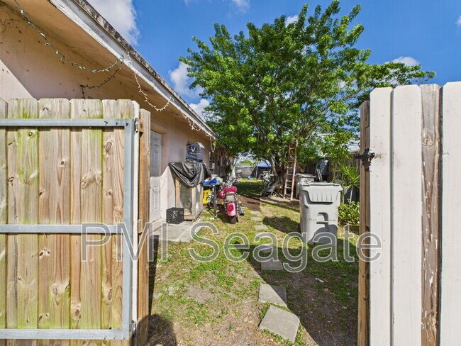 Building Photo - 2711 NW 1st St