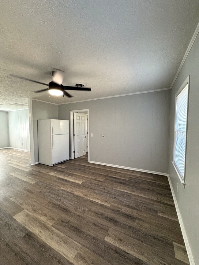 Building Photo - 608 22nd Ave N