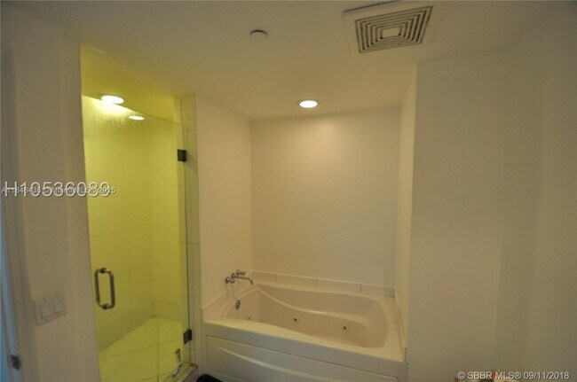 Building Photo - 500 Brickell Ave
