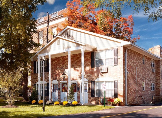 Building Photo - 17 East