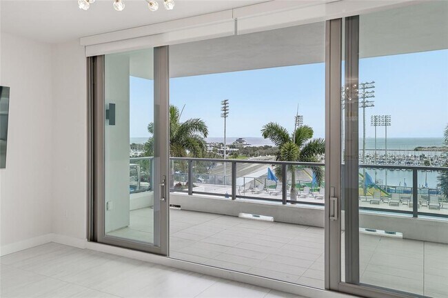 Building Photo - 301 1st St S