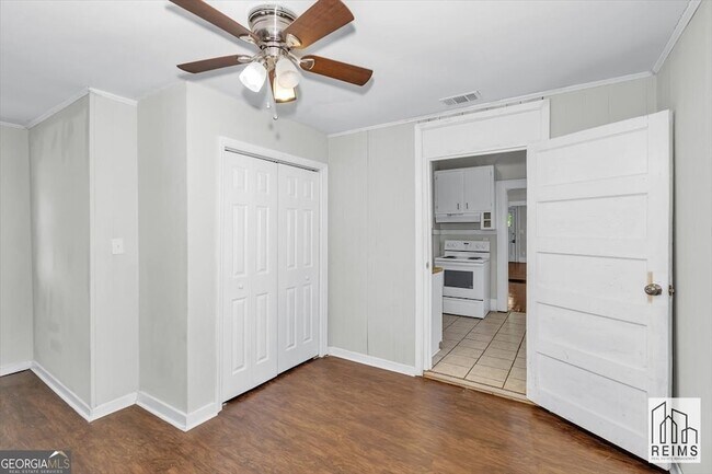 Building Photo - 1926 Howard Ave