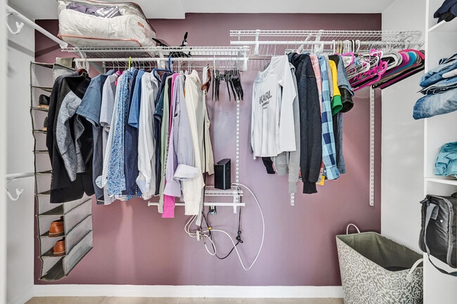 Building Photo - 350 SE 2nd St