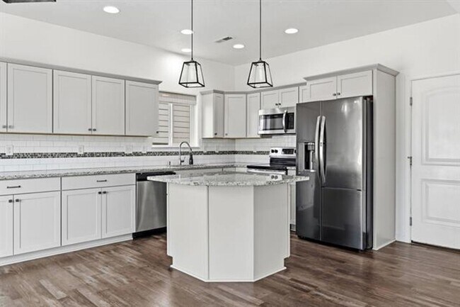 Building Photo - 124 S Glenbrook Ct