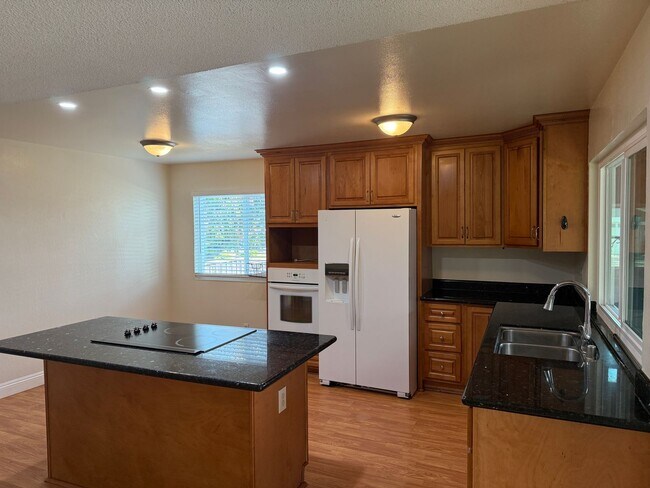 Building Photo - 4 bedroom Blossom Valley Home
