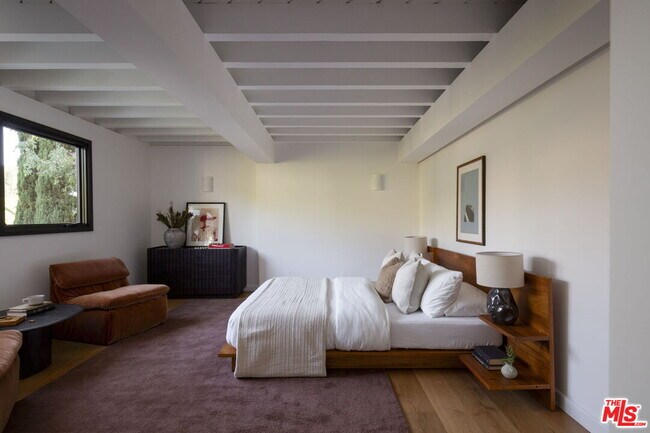 Building Photo - 5692 Holly Oak Dr