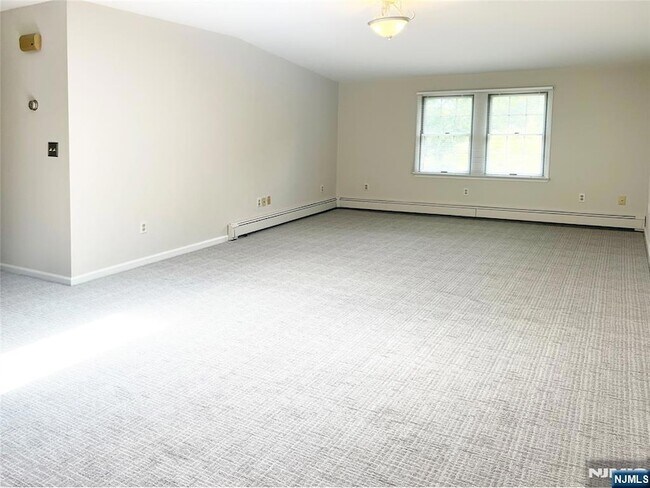 Building Photo - 605 Piermont Ave
