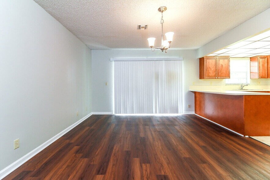 Building Photo - 138 Dove Cir