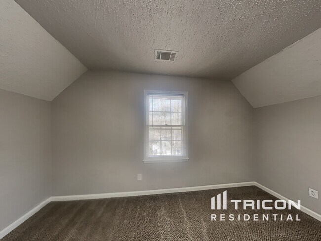 Building Photo - 579 Stratford Dr