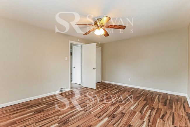 Building Photo - Adorable 3 BR, 2 BA Rancher!