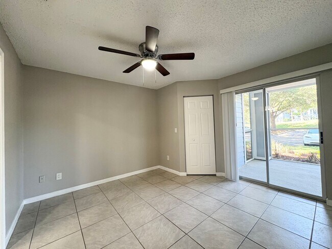 Building Photo - Lake Mary Condo ~ Fresh Paint, Tile Flooring, Updated Kitchen/Bath!