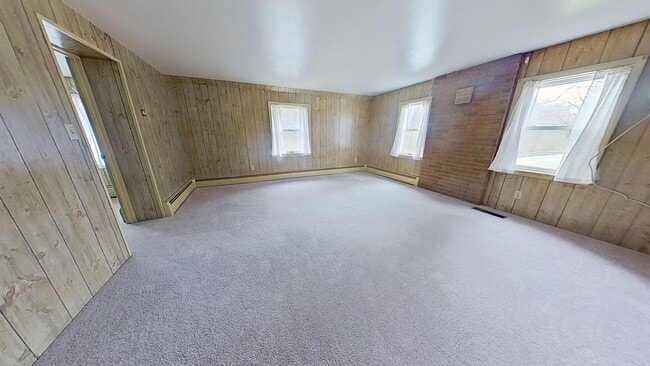 Building Photo - Bright & Cozy Second-Floor Apartment