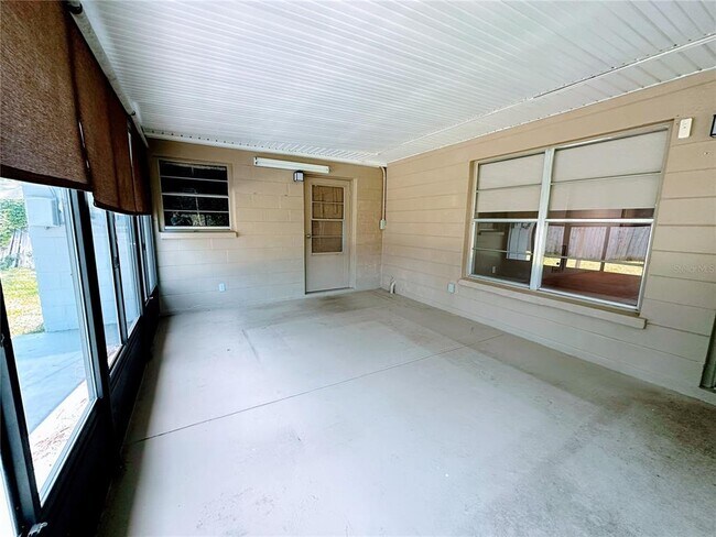 Building Photo - 1738 Tyrone Blvd N