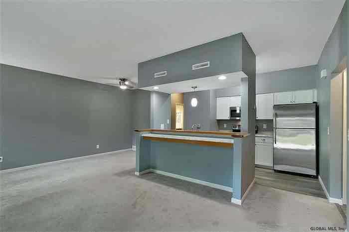 Building Photo - 124 Grenadier Ct