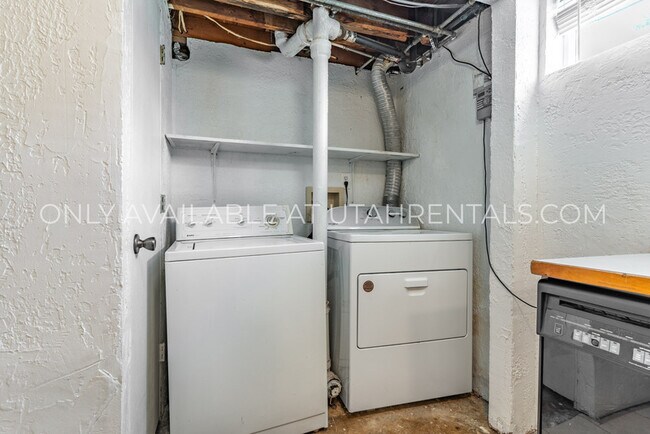 Building Photo - 1278 E 520 S St