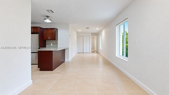Building Photo - 3558 SW 26th St