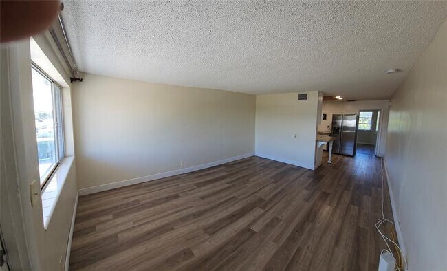 Building Photo - 2175 NE 56th St