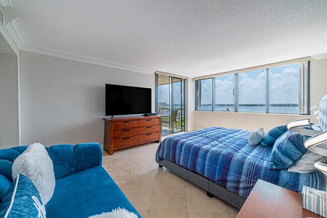 Building Photo - 3250 S Ocean Blvd