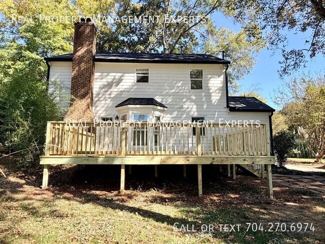 Building Photo - 8509 Golf Ridge Dr