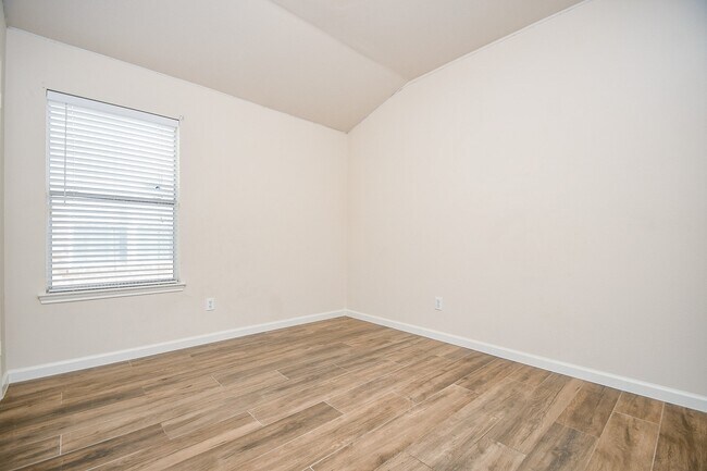 Building Photo - 21839 Manitou Falls Ln