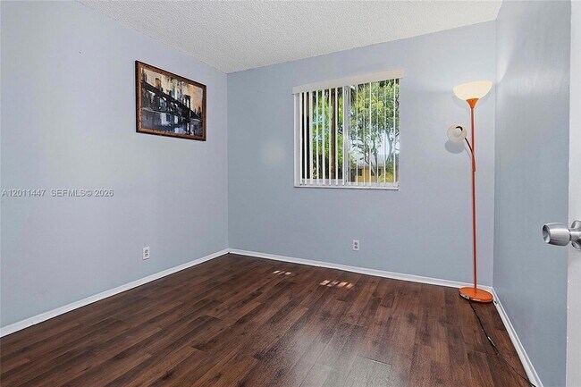 Building Photo - 3083 N Oakland Forest Dr