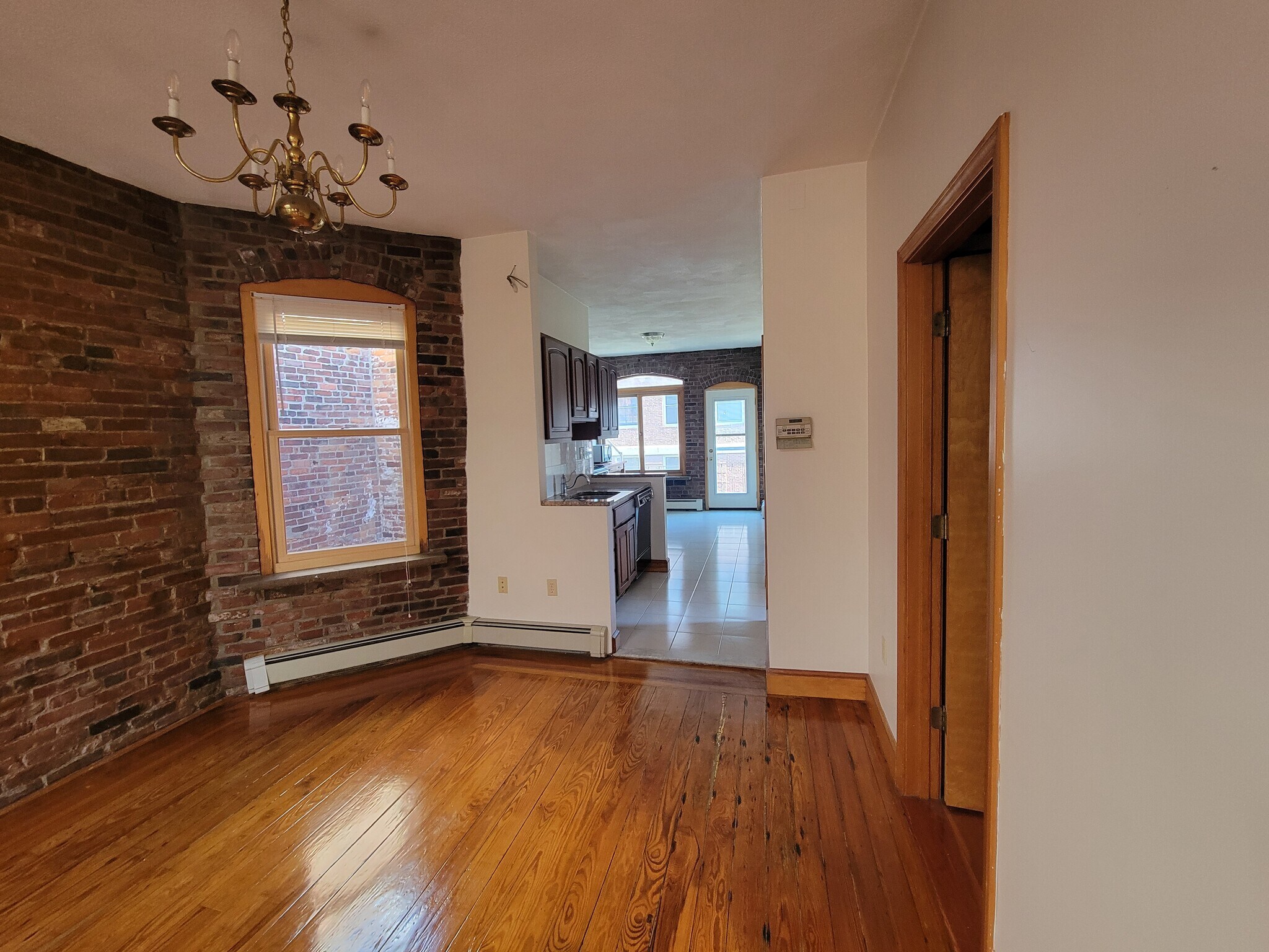 Building Photo - 67 Baldwin St