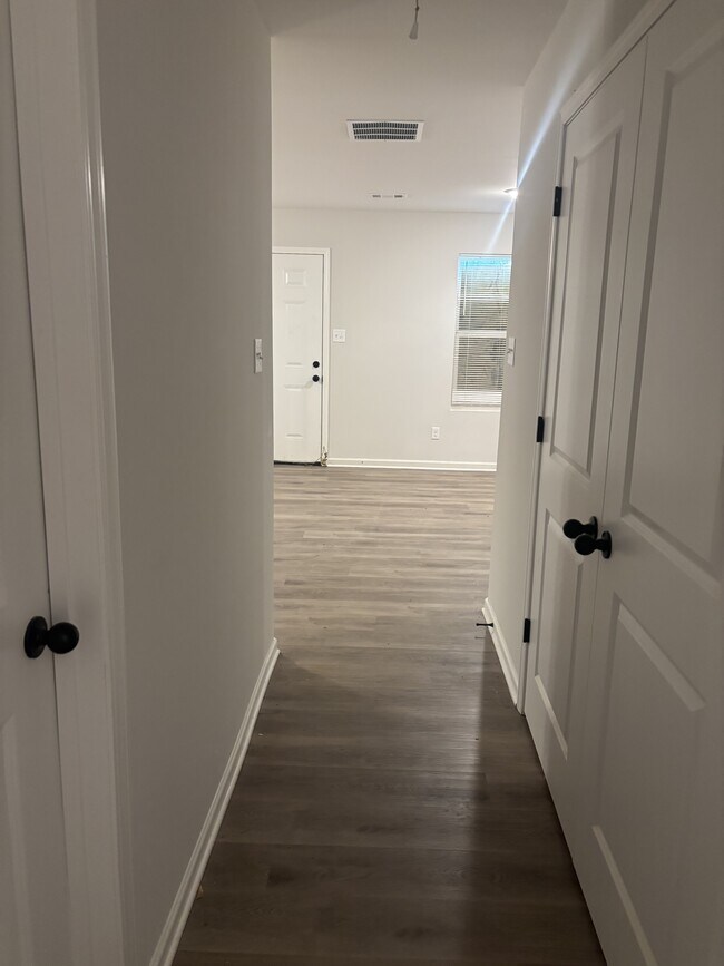 Building Photo - 2585 Callie Rd